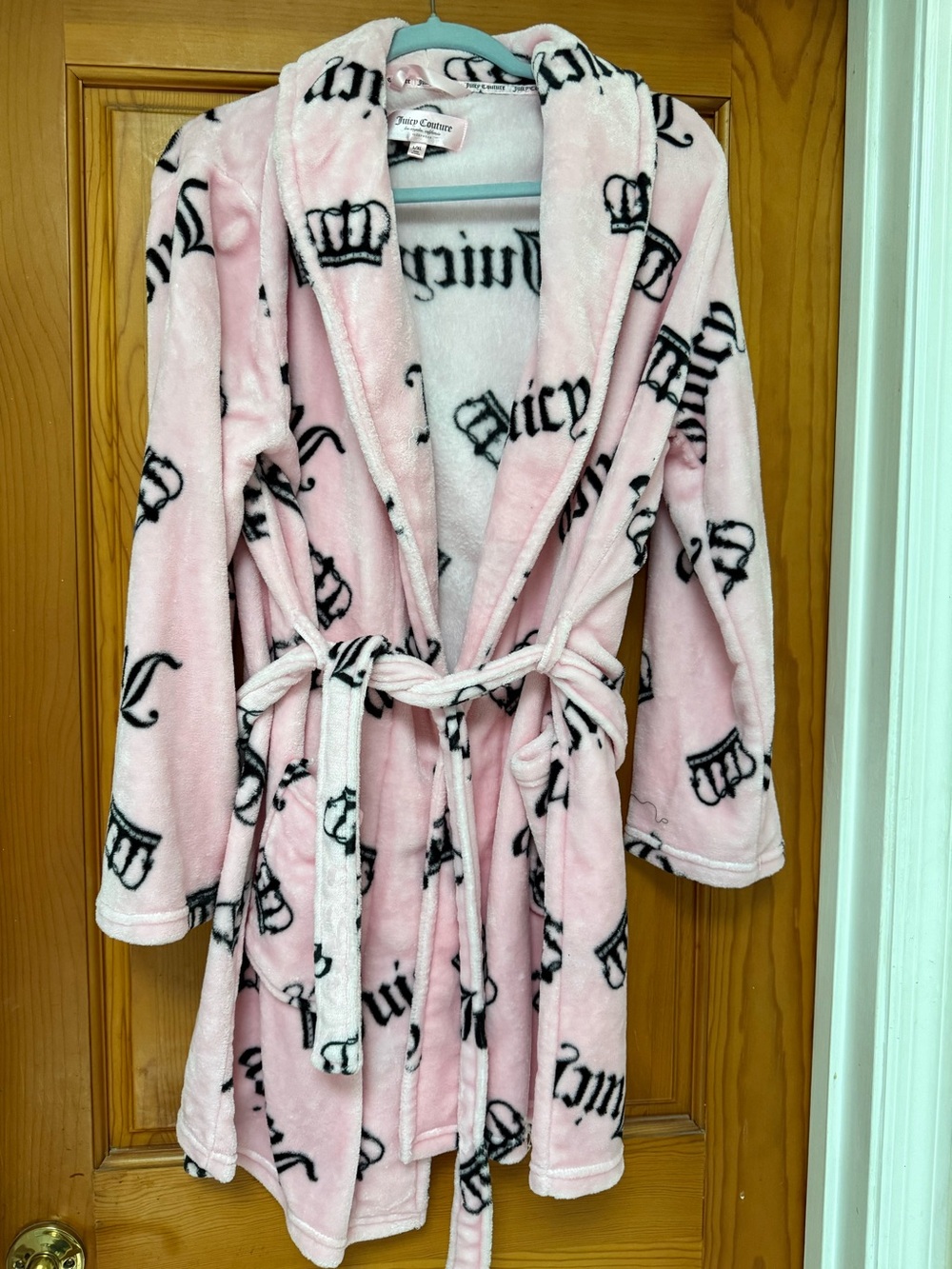 Juicy Couture Pink and Black Plush Sleepwear Robe